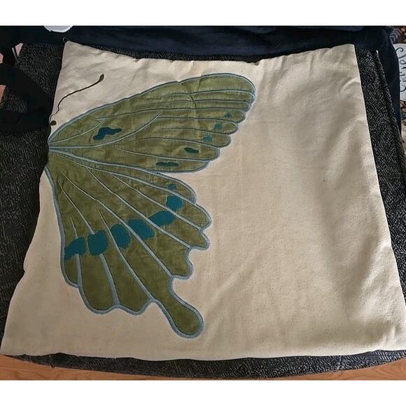 Pier 1 Beige Green Canvas Embroidered Split Butterfly Home Pillowcase 17"x17" - Picture 2 of 8